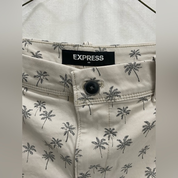 Mens Express khaki shorts - cream color with palm tree pattern - Picture 3 of 4